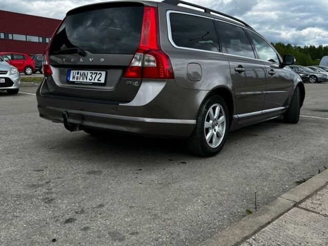 Коричневый Вольво В70, объемом двигателя 1.6 л и пробегом 273 тыс. км за 5200 $, фото 1 на Automoto.ua