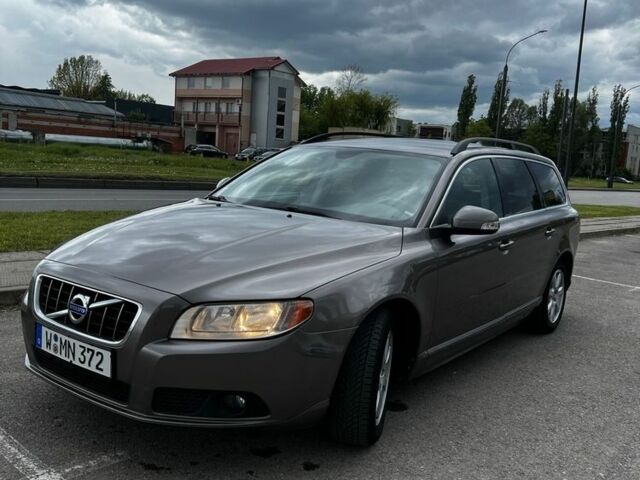 Коричневый Вольво В70, объемом двигателя 1.6 л и пробегом 273 тыс. км за 4700 $, фото 1 на Automoto.ua