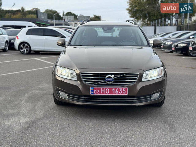Коричневий Вольво V70, об'ємом двигуна 2 л та пробігом 215 тис. км за 16400 $, фото 1 на Automoto.ua