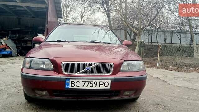 Червоний Вольво V70, об'ємом двигуна 2.44 л та пробігом 481 тис. км за 3500 $, фото 1 на Automoto.ua