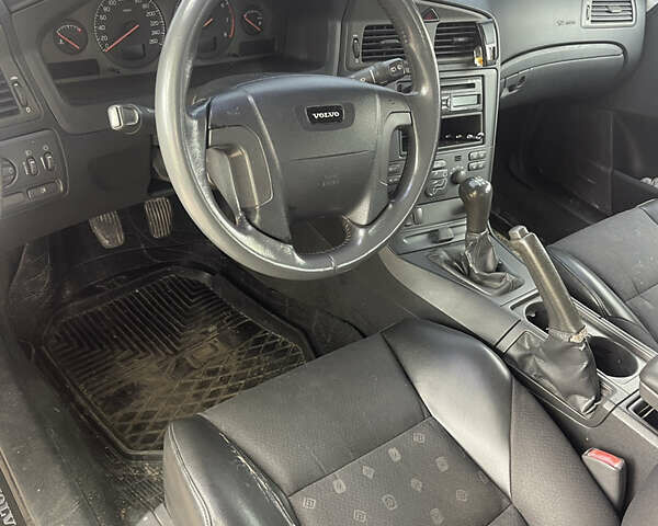Вольво В70, объемом двигателя 2.4 л и пробегом 340 тыс. км за 2300 $, фото 1 на Automoto.ua