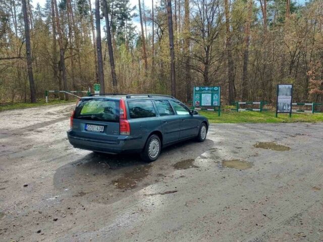 Вольво В70, объемом двигателя 2 л и пробегом 382 тыс. км за 1999 $, фото 1 на Automoto.ua