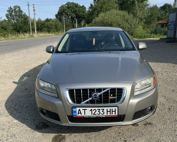 Вольво В70, объемом двигателя 2 л и пробегом 277 тыс. км за 7300 $, фото 1 на Automoto.ua