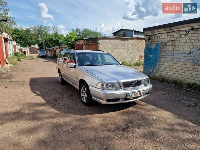 Сірий Вольво V70, об'ємом двигуна 2.4 л та пробігом 505 тис. км за 3100 $, фото 1 на Automoto.ua