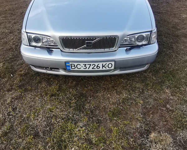 Серый Вольво В70, объемом двигателя 2.5 л и пробегом 250 тыс. км за 4300 $, фото 1 на Automoto.ua