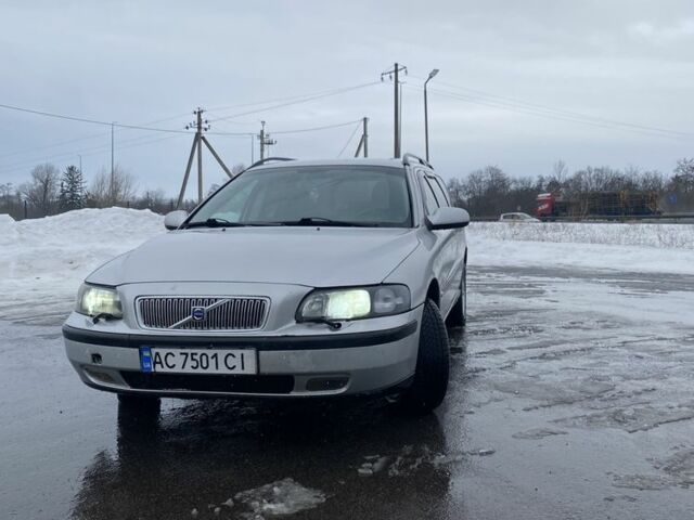 Серый Вольво В70, объемом двигателя 2.5 л и пробегом 399 тыс. км за 3600 $, фото 1 на Automoto.ua