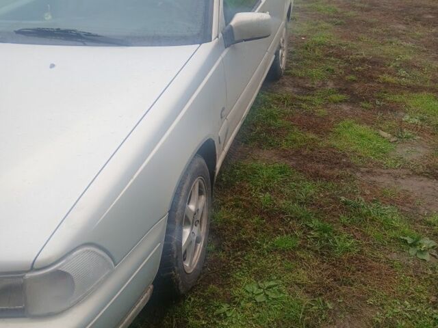 Серый Вольво В70, объемом двигателя 2.4 л и пробегом 350 тыс. км за 1350 $, фото 1 на Automoto.ua