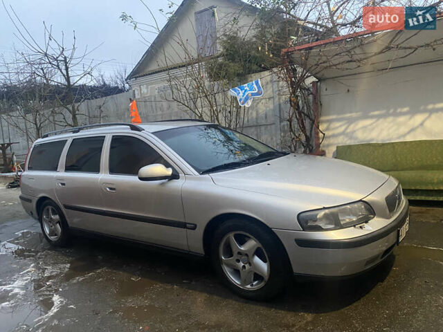 Сірий Вольво V70, об'ємом двигуна 2.44 л та пробігом 423 тис. км за 5000 $, фото 1 на Automoto.ua