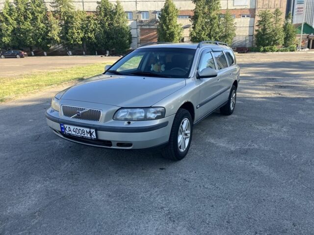 Серый Вольво В70, объемом двигателя 2.4 л и пробегом 440 тыс. км за 3800 $, фото 1 на Automoto.ua