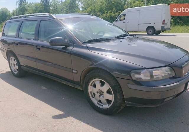 Сірий Вольво V70, об'ємом двигуна 2.3 л та пробігом 315 тис. км за 4100 $, фото 1 на Automoto.ua