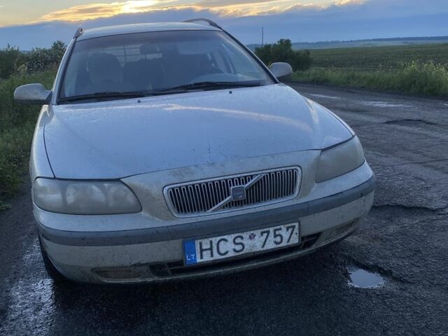 Сірий Вольво V70, об'ємом двигуна 2.5 л та пробігом 480 тис. км за 750 $, фото 1 на Automoto.ua