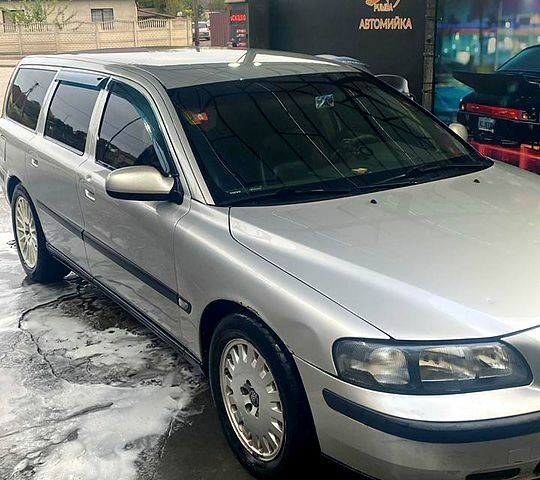 Сірий Вольво V70, об'ємом двигуна 2.5 л та пробігом 518 тис. км за 6400 $, фото 1 на Automoto.ua