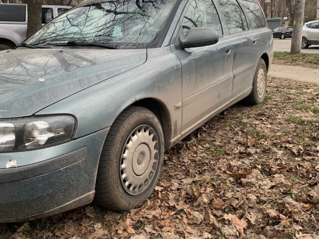 Сірий Вольво V70, об'ємом двигуна 0 л та пробігом 320 тис. км за 1918 $, фото 1 на Automoto.ua
