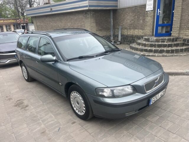 Серый Вольво В70, объемом двигателя 2.4 л и пробегом 396 тыс. км за 2400 $, фото 1 на Automoto.ua