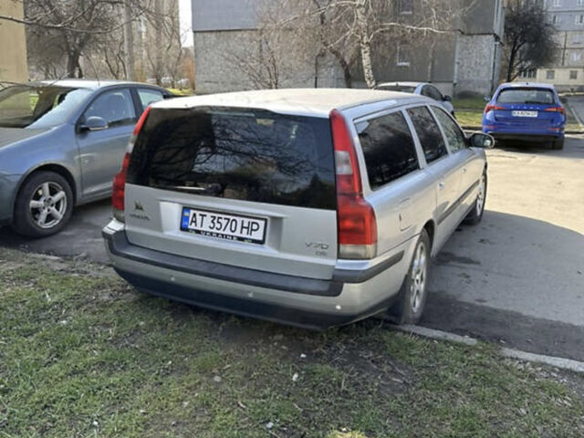 Серый Вольво В70, объемом двигателя 2.4 л и пробегом 349 тыс. км за 4200 $, фото 1 на Automoto.ua
