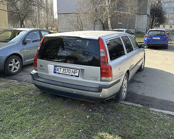 Сірий Вольво V70, об'ємом двигуна 2.4 л та пробігом 349 тис. км за 4200 $, фото 1 на Automoto.ua