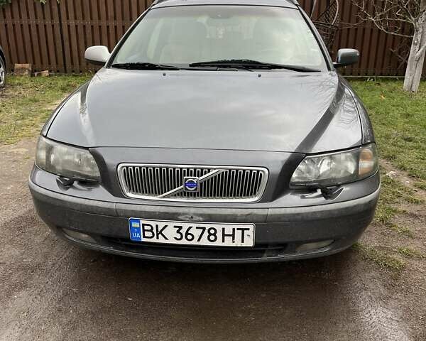 Сірий Вольво V70, об'ємом двигуна 2.4 л та пробігом 343 тис. км за 3600 $, фото 1 на Automoto.ua