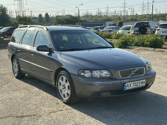 Сірий Вольво V70, об'ємом двигуна 2.4 л та пробігом 293 тис. км за 2494 $, фото 1 на Automoto.ua
