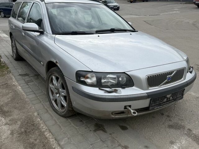 Серый Вольво В70, объемом двигателя 2.4 л и пробегом 188 тыс. км за 850 $, фото 1 на Automoto.ua