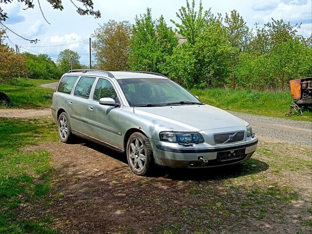 Сірий Вольво V70, об'ємом двигуна 2.5 л та пробігом 0 тис. км за 1000 $, фото 1 на Automoto.ua