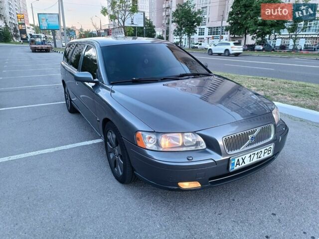 Сірий Вольво V70, об'ємом двигуна 2.4 л та пробігом 350 тис. км за 5500 $, фото 1 на Automoto.ua