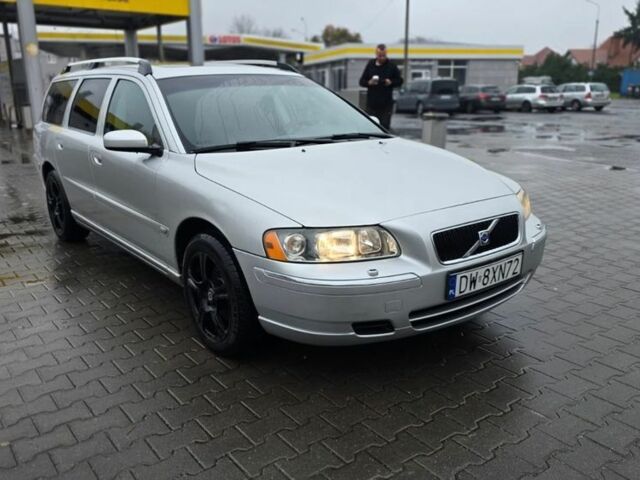 Серый Вольво В70, объемом двигателя 2.4 л и пробегом 301 тыс. км за 1463 $, фото 1 на Automoto.ua