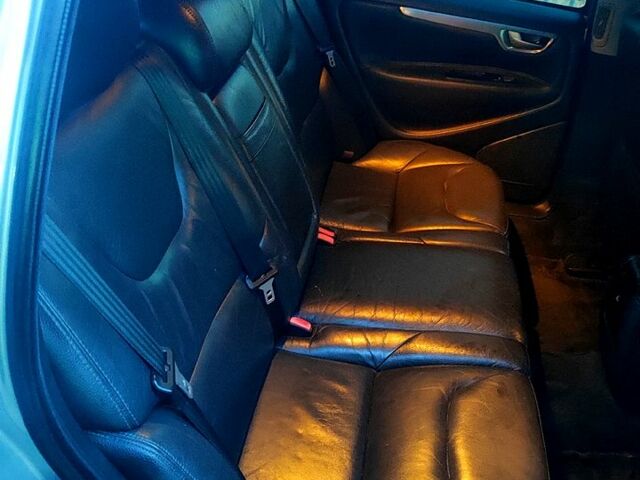 Сірий Вольво V70, об'ємом двигуна 2.4 л та пробігом 27400 тис. км за 3500 $, фото 1 на Automoto.ua