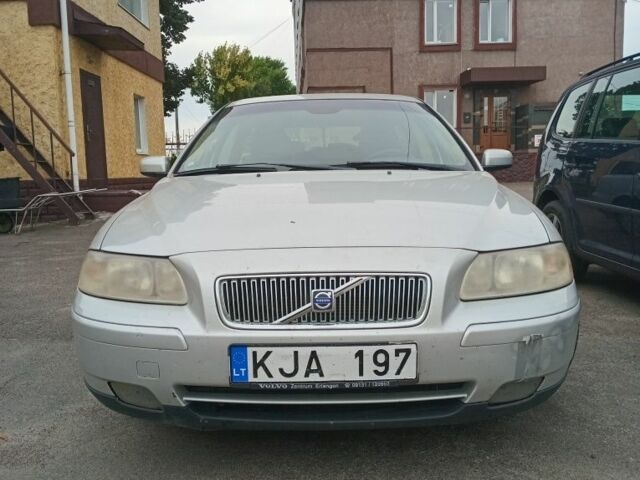 Сірий Вольво V70, об'ємом двигуна 2.4 л та пробігом 100 тис. км за 3500 $, фото 1 на Automoto.ua