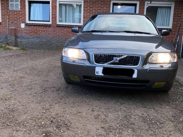 Сірий Вольво V70, об'ємом двигуна 2.4 л та пробігом 460 тис. км за 3200 $, фото 1 на Automoto.ua