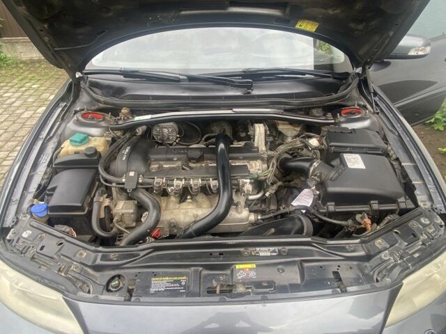 Сірий Вольво V70, об'ємом двигуна 2 л та пробігом 370 тис. км за 6000 $, фото 1 на Automoto.ua