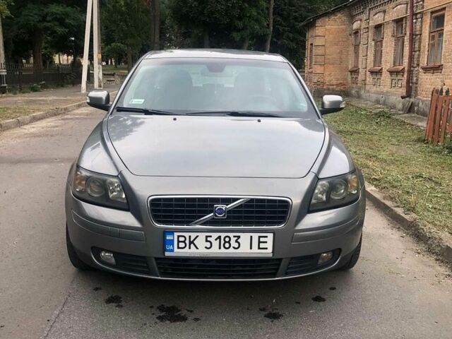 Сірий Вольво V70, об'ємом двигуна 2 л та пробігом 330 тис. км за 4700 $, фото 1 на Automoto.ua