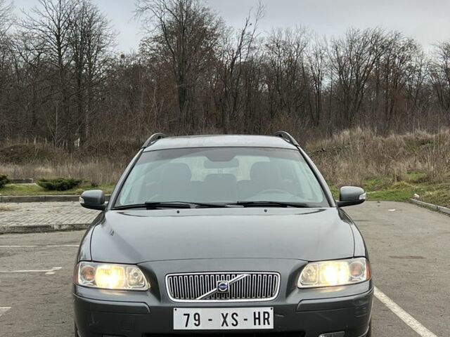 Серый Вольво В70, объемом двигателя 2.4 л и пробегом 350 тыс. км за 3670 $, фото 1 на Automoto.ua