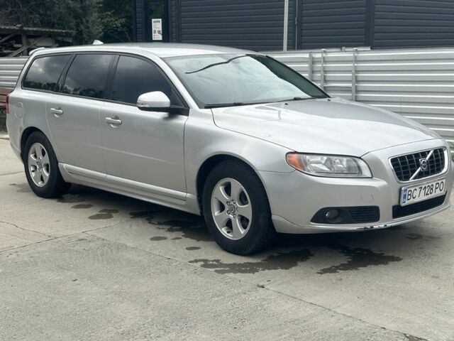 Серый Вольво В70, объемом двигателя 2.4 л и пробегом 327 тыс. км за 9000 $, фото 1 на Automoto.ua