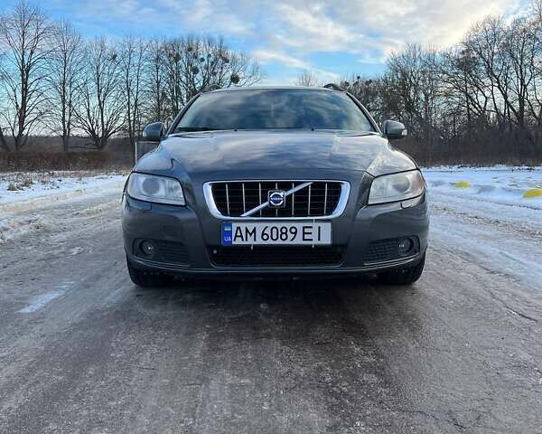 Сірий Вольво V70, об'ємом двигуна 2.4 л та пробігом 300 тис. км за 8000 $, фото 1 на Automoto.ua
