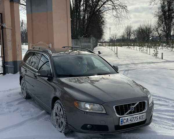 Сірий Вольво V70, об'ємом двигуна 2 л та пробігом 268 тис. км за 8600 $, фото 1 на Automoto.ua