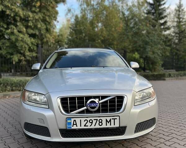 Сірий Вольво V70, об'ємом двигуна 1.98 л та пробігом 223 тис. км за 7800 $, фото 1 на Automoto.ua