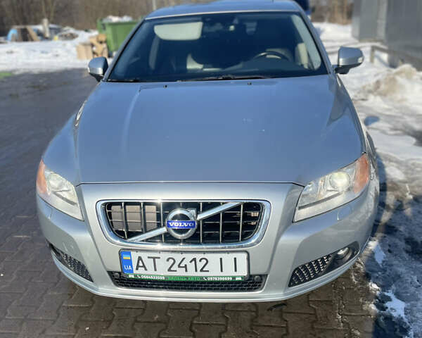 Сірий Вольво V70, об'ємом двигуна 2 л та пробігом 299 тис. км за 9999 $, фото 1 на Automoto.ua
