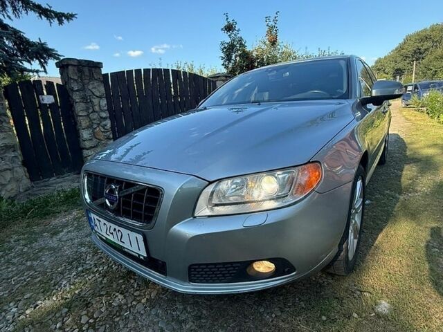 Сірий Вольво V70, об'ємом двигуна 2 л та пробігом 299 тис. км за 8999 $, фото 1 на Automoto.ua