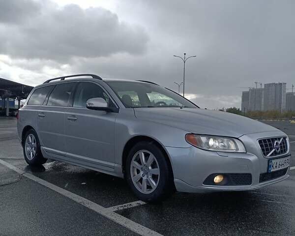 Сірий Вольво V70, об'ємом двигуна 1.6 л та пробігом 315 тис. км за 8700 $, фото 1 на Automoto.ua