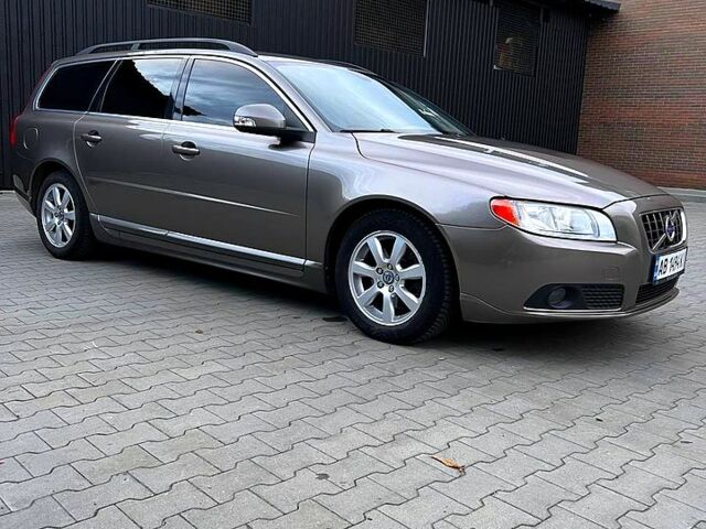 Серый Вольво В70, объемом двигателя 1.6 л и пробегом 300 тыс. км за 8700 $, фото 1 на Automoto.ua