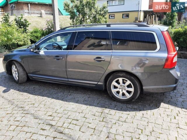Сірий Вольво V70, об'ємом двигуна 1.6 л та пробігом 256 тис. км за 8700 $, фото 1 на Automoto.ua