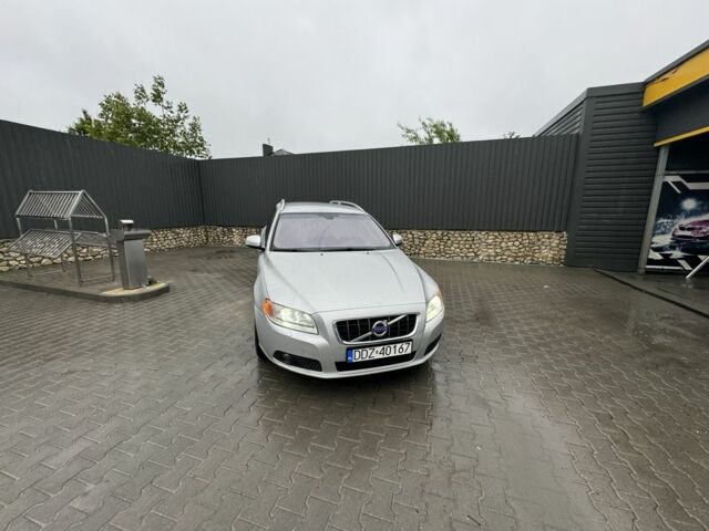 Сірий Вольво V70, об'ємом двигуна 2 л та пробігом 260 тис. км за 3750 $, фото 1 на Automoto.ua