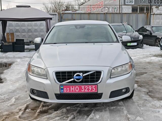 Серый Вольво В70, объемом двигателя 2 л и пробегом 245 тыс. км за 13200 $, фото 1 на Automoto.ua