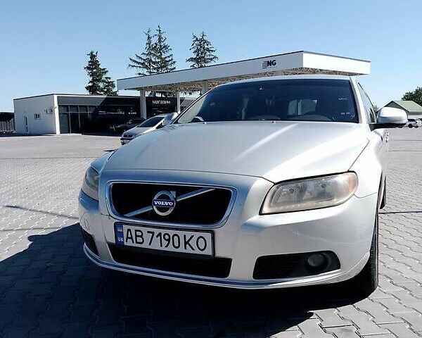 Сірий Вольво V70, об'ємом двигуна 2 л та пробігом 225 тис. км за 11000 $, фото 1 на Automoto.ua