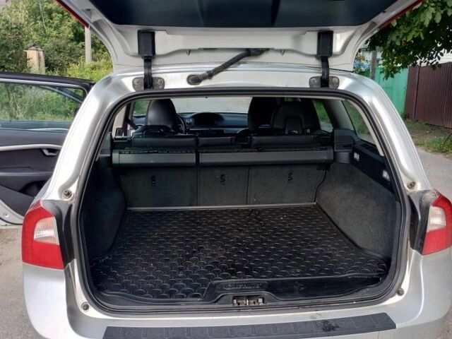 Серый Вольво В70, объемом двигателя 2 л и пробегом 191 тыс. км за 7700 $, фото 1 на Automoto.ua