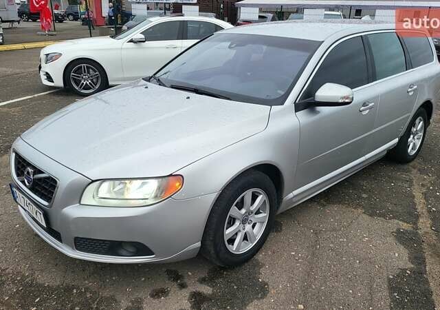 Сірий Вольво V70, об'ємом двигуна 2 л та пробігом 165 тис. км за 8000 $, фото 1 на Automoto.ua