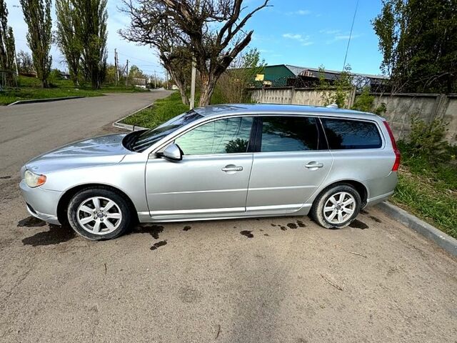 Сірий Вольво V70, об'ємом двигуна 2 л та пробігом 250 тис. км за 9000 $, фото 1 на Automoto.ua