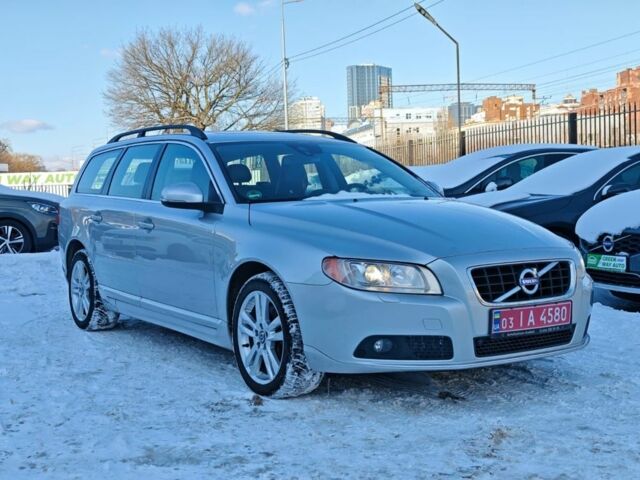 Серый Вольво В70, объемом двигателя 2 л и пробегом 250 тыс. км за 13999 $, фото 1 на Automoto.ua