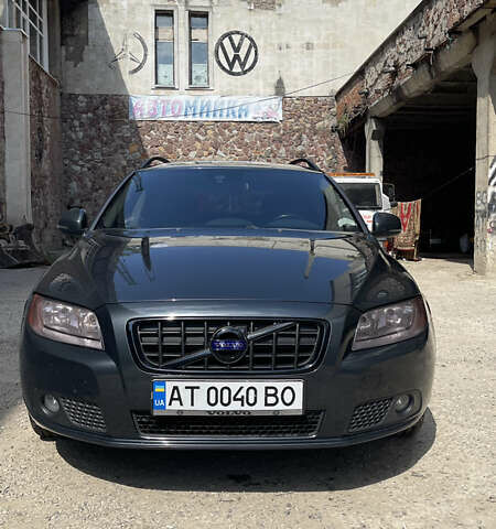 Сірий Вольво V70, об'ємом двигуна 1.6 л та пробігом 275 тис. км за 10000 $, фото 1 на Automoto.ua