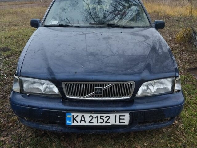 Синий Вольво В70, объемом двигателя 2.5 л и пробегом 300 тыс. км за 2000 $, фото 1 на Automoto.ua